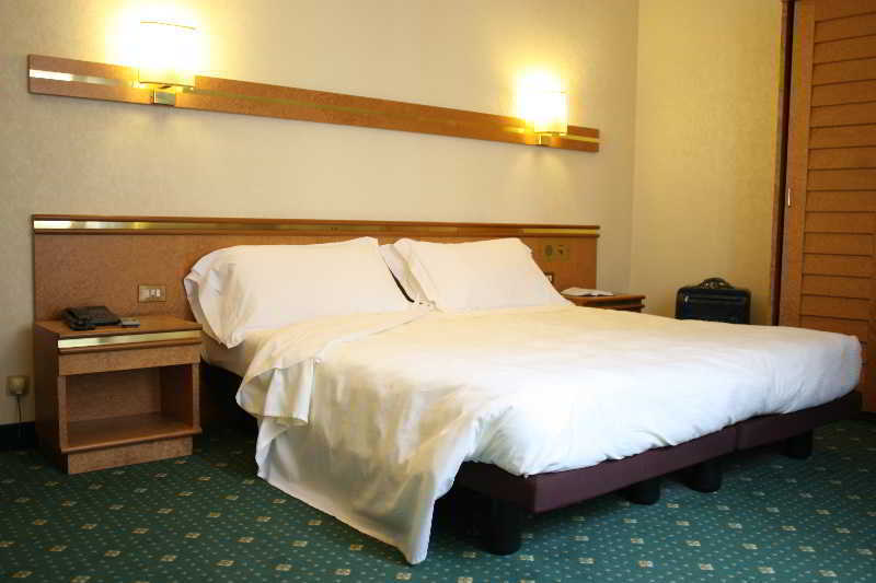 Just Hotel Milano Esterno foto