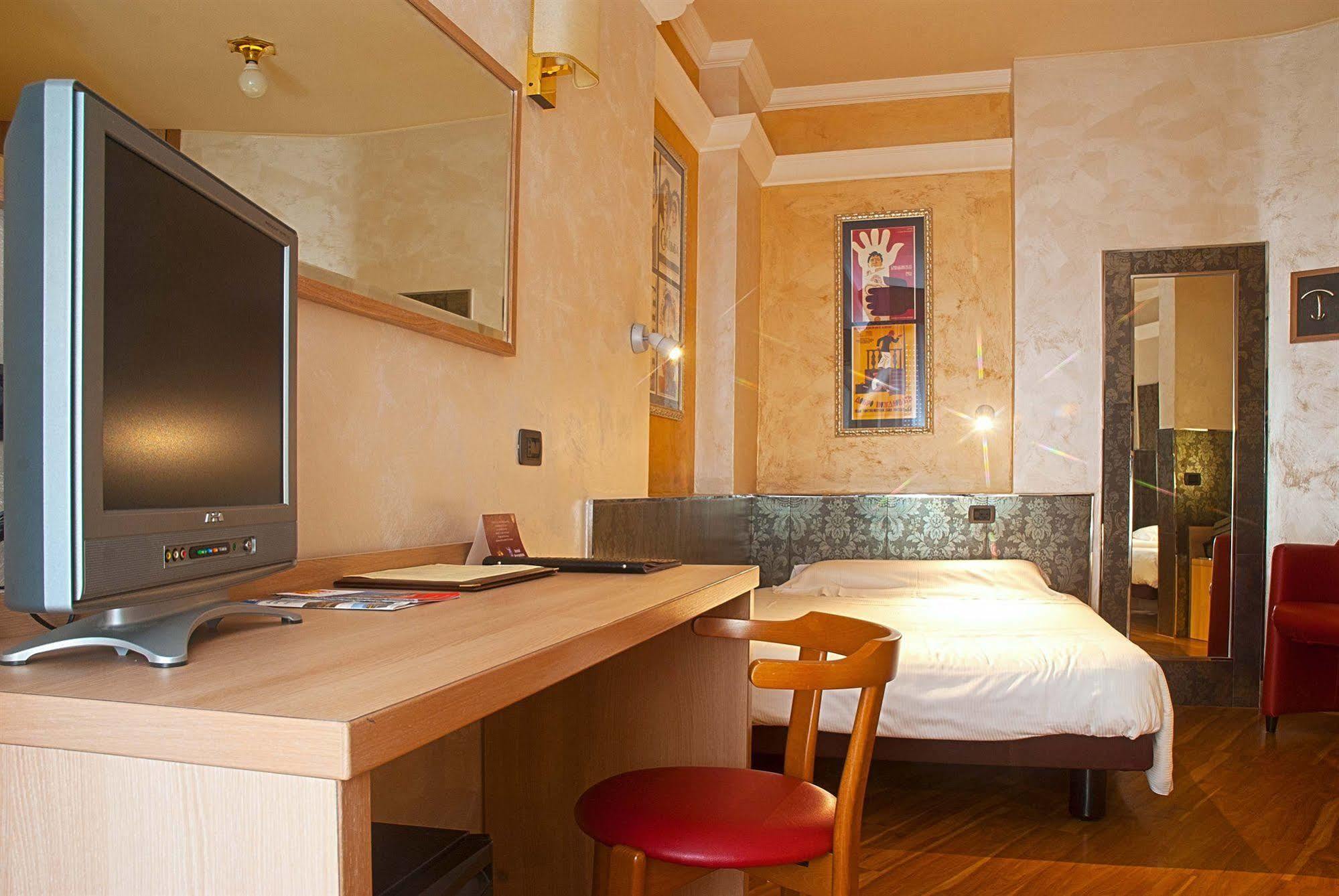 Just Hotel Milano Esterno foto