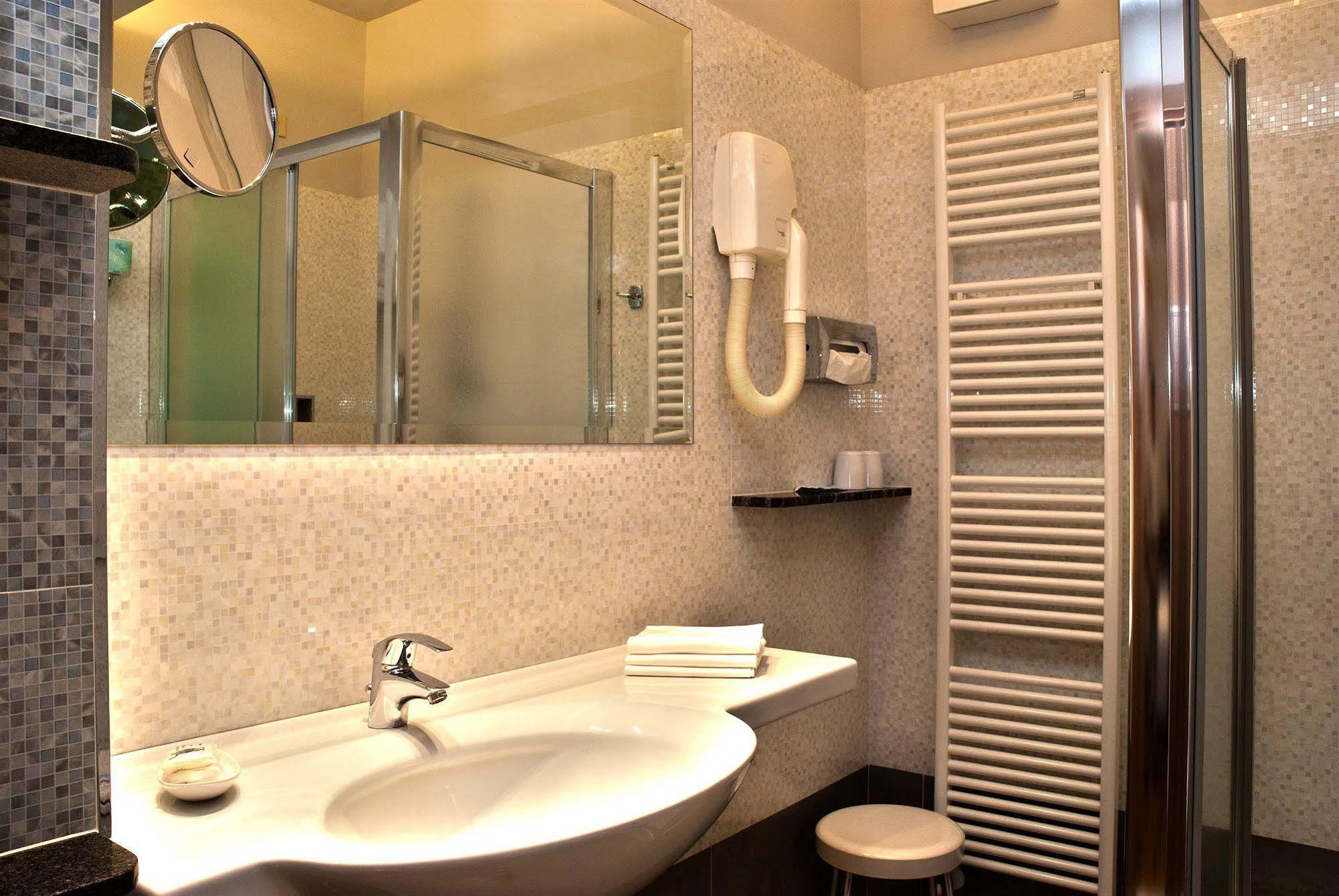 Just Hotel Milano Esterno foto