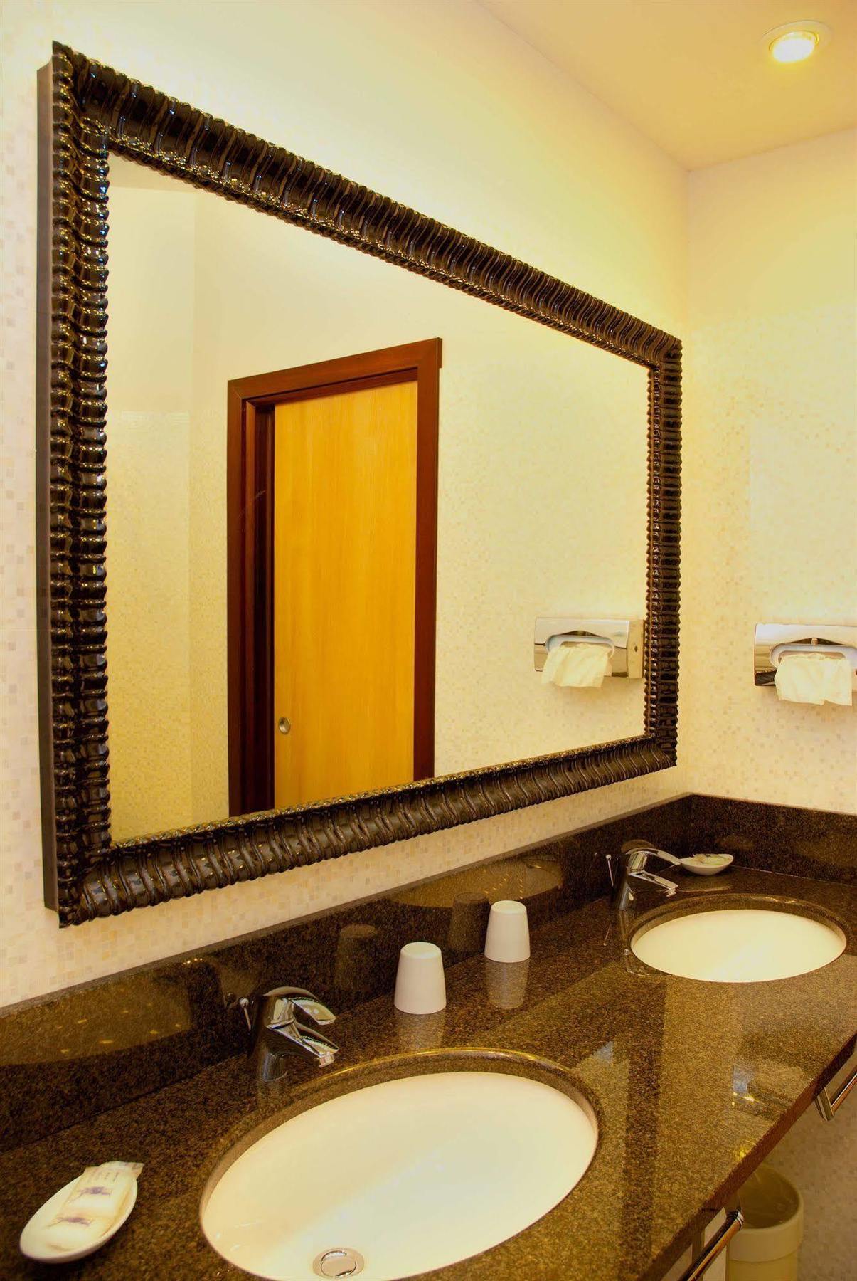 Just Hotel Milano Esterno foto