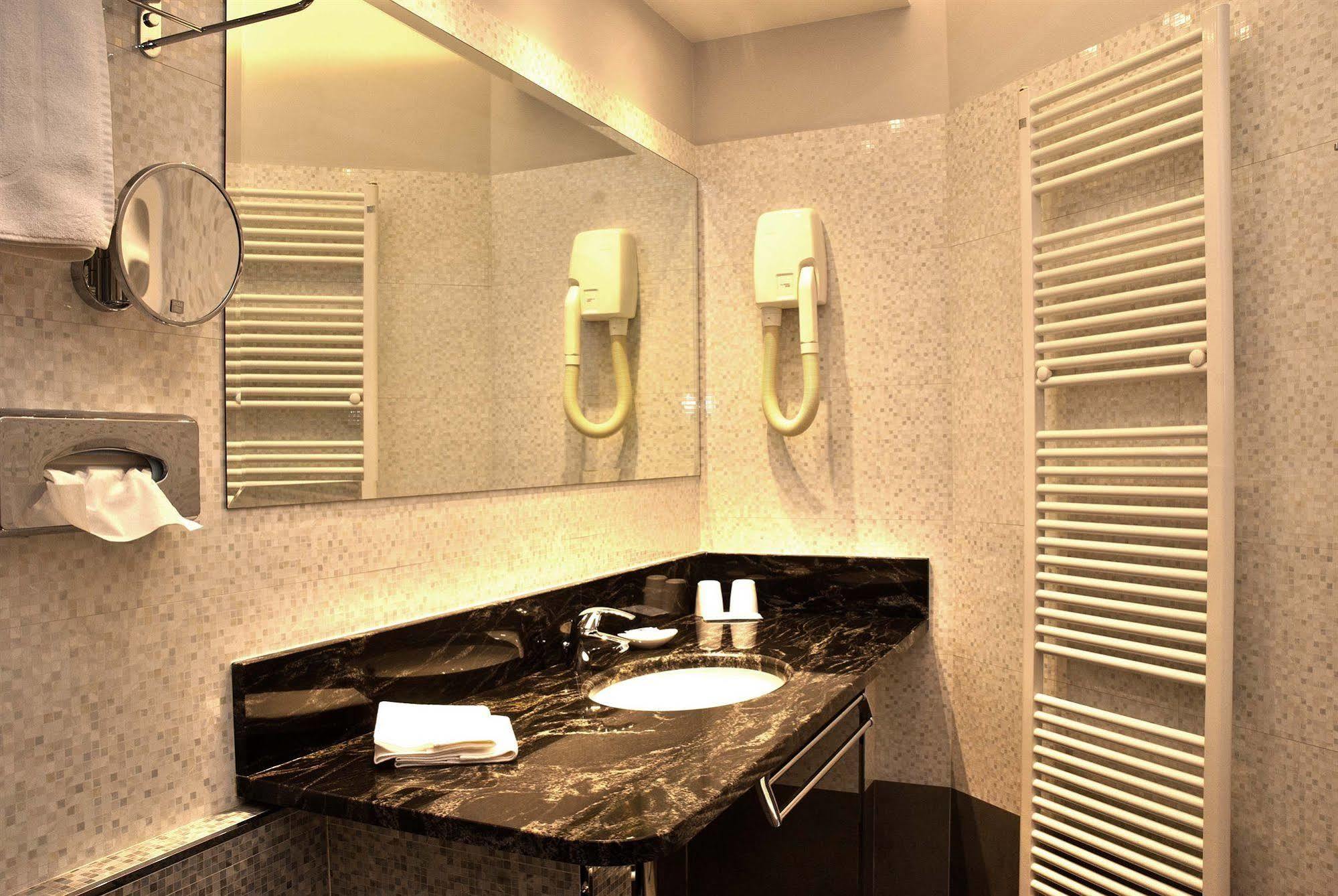 Just Hotel Milano Esterno foto