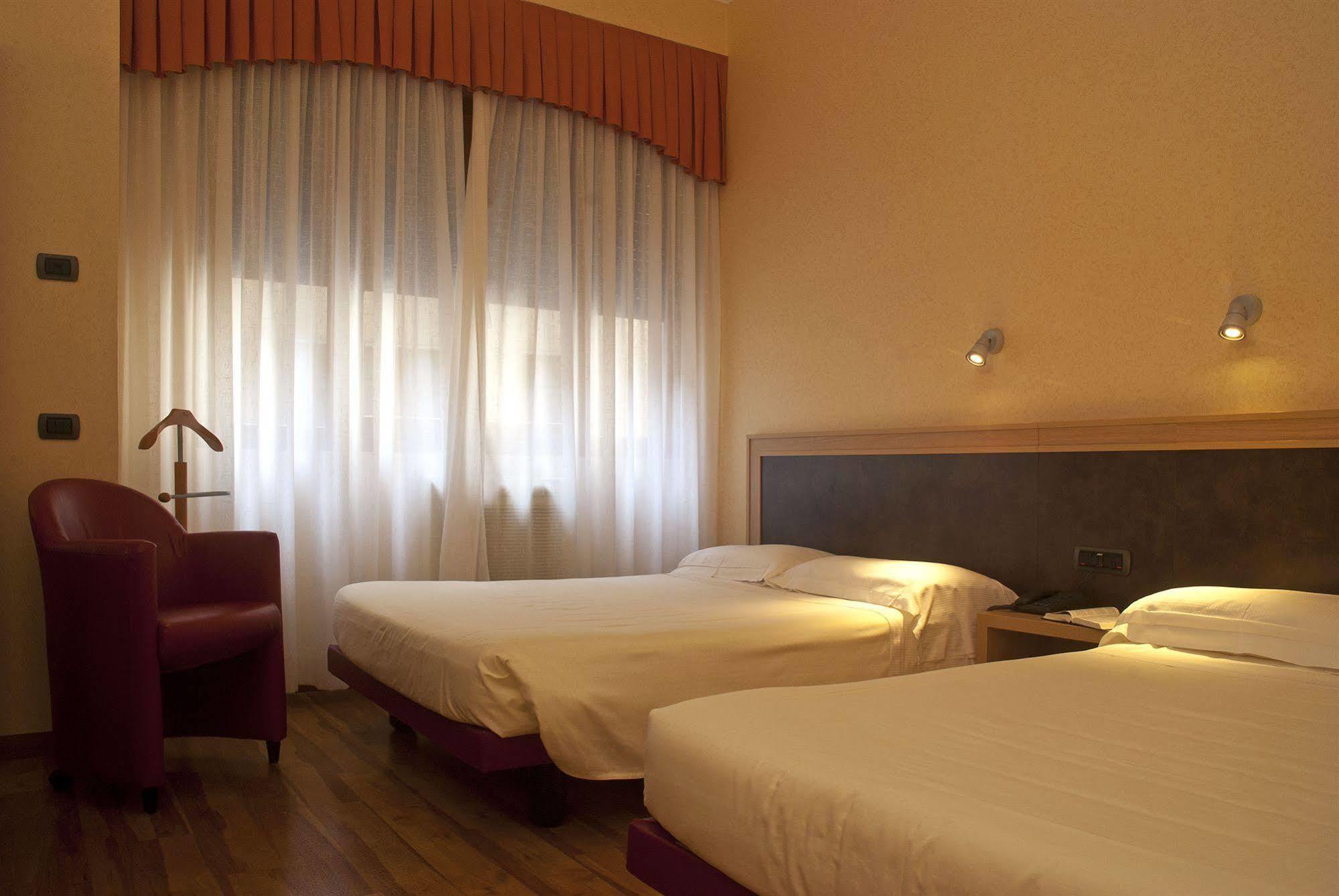 Just Hotel Milano Esterno foto