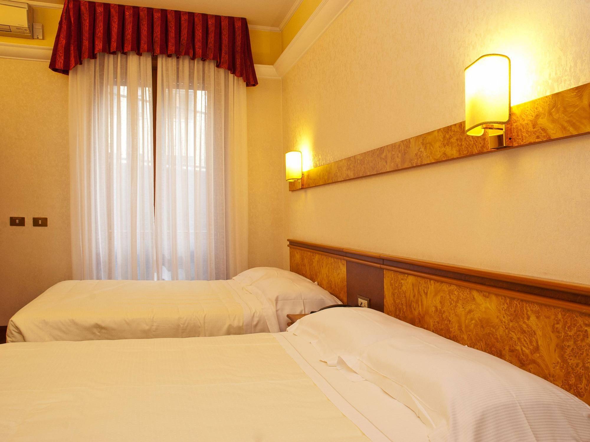 Just Hotel Milano Esterno foto