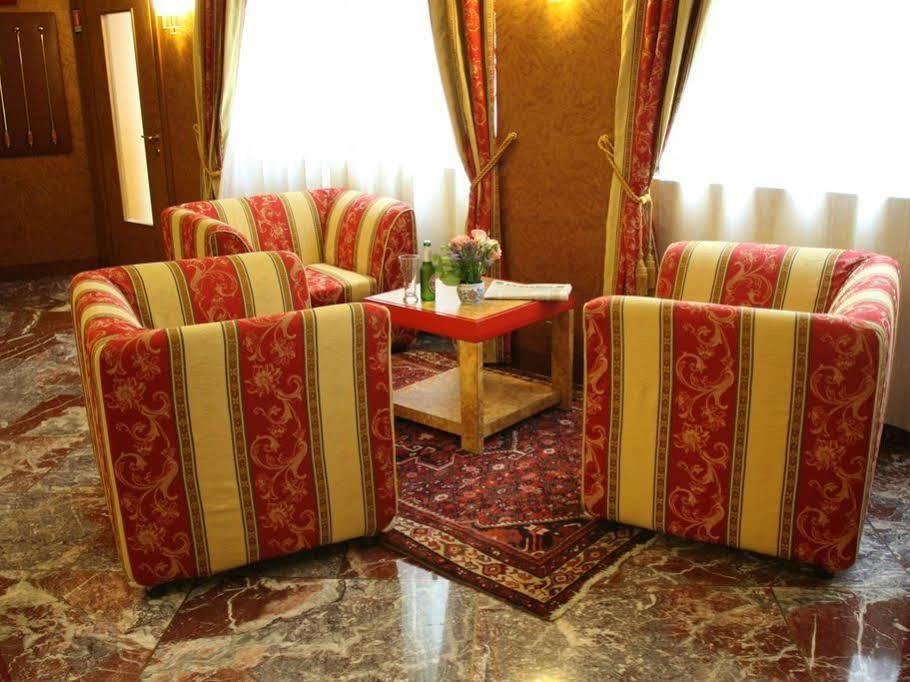 Just Hotel Milano Esterno foto